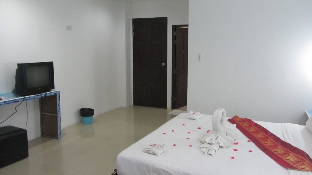 Happy Fish Guesthouse Patong Eksteriør bilde
