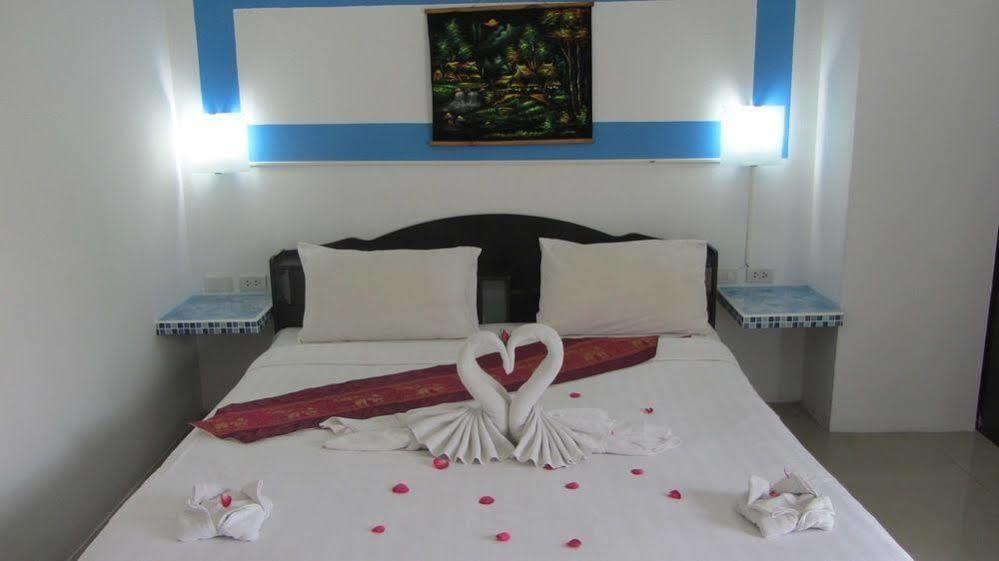 Happy Fish Guesthouse Patong Eksteriør bilde